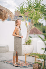 Sleeveless Open-Back Linen Midi Dress with Front Pockets and Side Slits