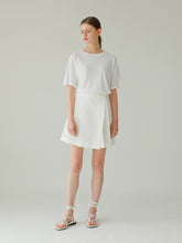 Relaxed Cotton Top with Short Sleeves and Minimalist Design for Everyday Comfort and Style