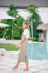 Sleeveless Open-Back Linen Midi Dress with Front Pockets and Side Slits