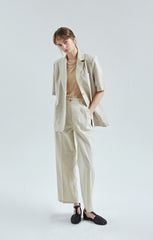 Tailored Short Sleeve Linen Blazer with Notched Lapel and Patch Pockets for Modern Elegance