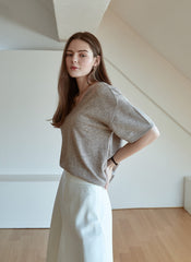 Soft Cotton V-Neck Top With Relaxed Sleeves And Minimalist Fit For Effortless Everyday Elegance