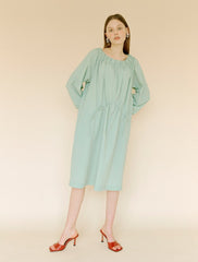 Elegant Linen Midi Dress With Gathered Neckline And Voluminous Sleeves For Modern Femininity