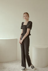 Tailored Wide-Leg Linen Pants with Front Pleats and Clean Waistband for Modern Minimalist Look