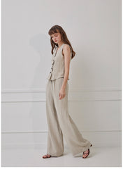 High-Waisted Linen Pants with Wide Legs and Tailored Pleats for Effortless Elegance