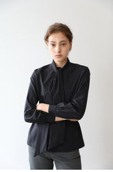 Elegant Linen Blouse with Tie-Neck Detail and Long Sleeves for Refined Everyday Wear