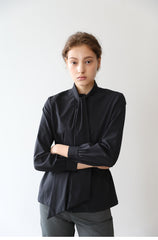 Elegant Linen Blouse with Tie-Neck Detail and Long Sleeves for Refined Everyday Wear