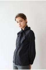 Elegant Linen Blouse with Tie-Neck Detail and Long Sleeves for Refined Everyday Wear