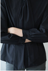Elegant Linen Blouse with Tie-Neck Detail and Long Sleeves for Refined Everyday Wear