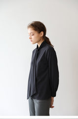 Elegant Linen Blouse with Tie-Neck Detail and Long Sleeves for Refined Everyday Wear