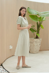 Linen Button-Front Blouse with Puff Sleeves and V-Neckline – Elegant Summer Workwear Top