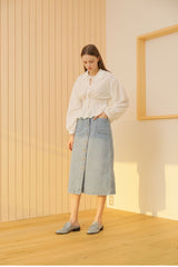 Button-Front Denim Midi Skirt With High Waist and Patch Pocket Detailing