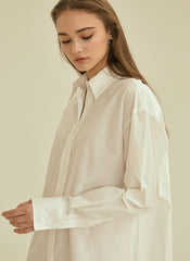 Classic Oversized Cotton Poplin Shirt with Long Sleeves and Curved Hem for Effortless Styling