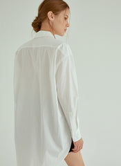 Classic Oversized Cotton Poplin Shirt with Long Sleeves and Curved Hem for Effortless Styling