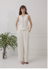 High-Waisted Linen Pants With Wide Legs And Soft Pleats For Effortless Styling