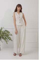 High-Waisted Linen Pants With Wide Legs And Soft Pleats For Effortless Styling