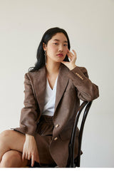 Tailored Linen Blazer With Notched Lapels And Button Front For Versatile Summer Layering