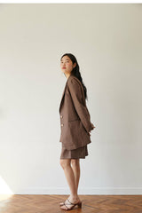 Tailored Linen Blazer With Notched Lapels And Button Front For Versatile Summer Layering