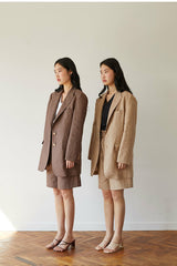 Tailored Linen Blazer With Notched Lapels And Button Front For Versatile Summer Layering