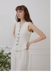 Sleeveless Linen Top With V-Neckline And Contoured Button Front