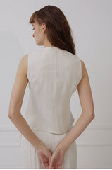 Sleeveless Linen Top With V-Neckline And Contoured Button Front
