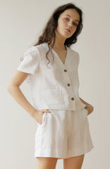 High-Waisted Relaxed Fit Linen Shorts for Women with Tailored Seams and Side Pockets
