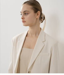Tailored Women's Longline Linen Blazer with Button Closure and Structured Lapel Design