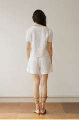 High-Waisted Relaxed Fit Linen Shorts for Women with Tailored Seams and Side Pockets