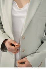 Tailored Longline Linen Blazer with Notch Lapels and Button Cuffs for Effortless Elegance