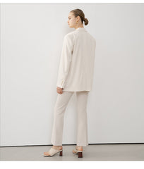 Tailored Women's Longline Linen Blazer with Button Closure and Structured Lapel Design