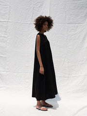 Sleeveless Linen Midi Dress with Soft Pleats and V-Neckline for Relaxed Summer Style