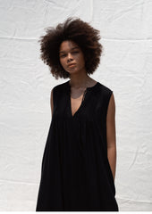 Sleeveless Linen Midi Dress with Soft Pleats and V-Neckline for Relaxed Summer Style