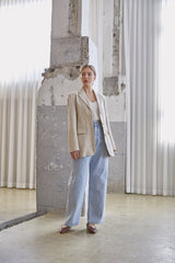 Tailored Single-Breasted Women’s Linen Blazer With Classic Notch Lapel And Button Detail