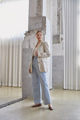 Tailored Single-Breasted Women’s Linen Blazer With Classic Notch Lapel And Button Detail