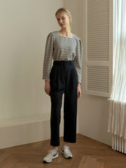 High-Waisted Women’s Linen Pants with Tapered Leg and Front Pleats for a Tailored Fit