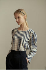 High-Waisted Women’s Linen Pants with Tapered Leg and Front Pleats for a Tailored Fit