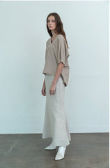 Relaxed-Fit V-Neck Linen Blouse With Elbow-Length Sleeves And Pleated Back Drape Detail
