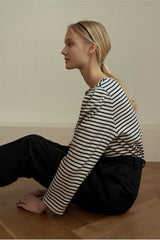 High-Waisted Women’s Linen Pants with Tapered Leg and Front Pleats for a Tailored Fit