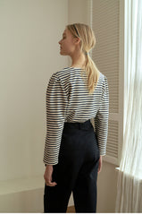 High-Waisted Women’s Linen Pants with Tapered Leg and Front Pleats for a Tailored Fit