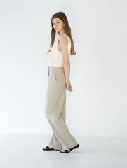 Sleeveless Linen V-Neck Top with Relaxed Drape and Clean Finish for Effortless Chic
