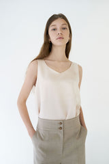 High-Waisted Wide-Leg Linen Pants with Front Button Detail and Tailored Silhouette