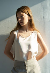 High-Waisted Wide-Leg Linen Pants with Front Button Detail and Tailored Silhouette