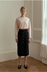 Elegant Minimalist Women’s Long Sleeve Top In Breathable Natural Linen Fabric For Everyday Wear