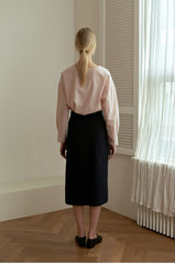 Elegant Minimalist Women’s Long Sleeve Top In Breathable Natural Linen Fabric For Everyday Wear