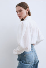 Linen Button-Down Shirt with Structured Collar and Relaxed Fit Silhouette