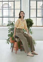 Wide-Leg High-Rise Linen Pants for Women – Relaxed Fit Summer Trousers with Pleated Detailing