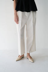 Cropped Ivory Linen Pants with Front Pleats and Wide-Leg Fit for Polished Warm-Weather Looks