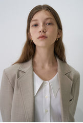 Linen Button-Up Blouse with Oversized Point Collar and Long Sleeves for Refined Styling