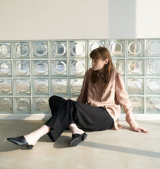 Button-Up Linen Shirt with Patch Pockets and Long Sleeves for Relaxed Tailored Styling