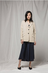 Tailored Linen Blazer with Classic Notch Lapel and Button Detailing for Modern Elegance