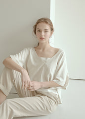 High-Waisted Wide-Leg Linen Pants with Rolled Cuffs and Tailored Seam Detailing